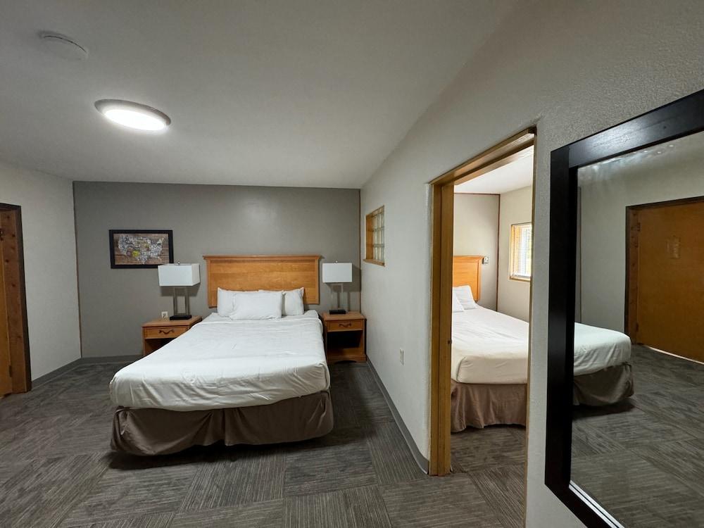 Maple Ridge Motel photo 9