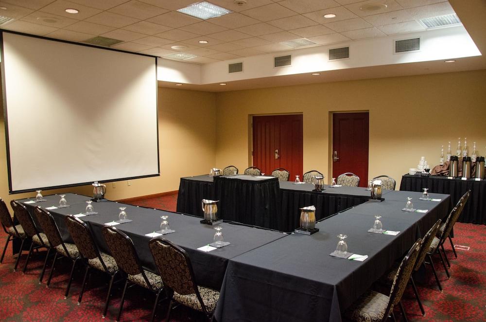 Holiday Inn Pewaukee - Milwaukee West by IHG photo 25