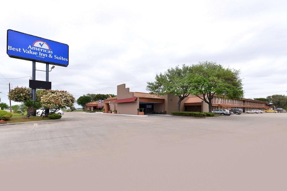 Americas Best Value Inn & Suites Victoria photo 1