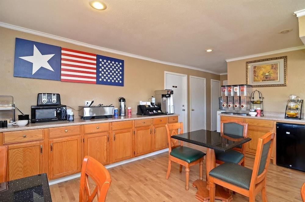 Americas Best Value Inn Stephenville photo 26