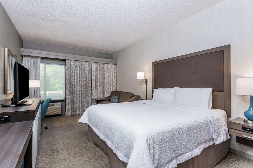 Hampton Inn Milwaukee-Airport photo 9
