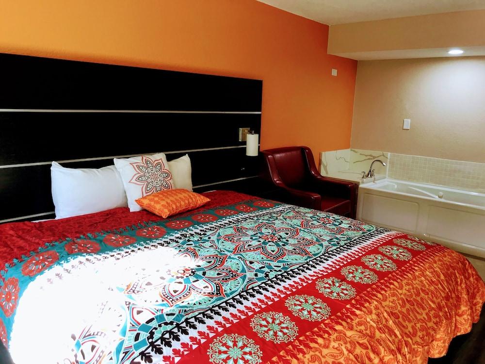 Tropical Inn & Suites photo 8