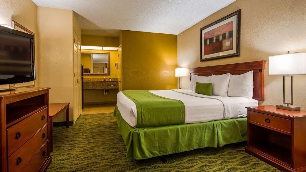 Baymont by Wyndham Orlando East photo 29