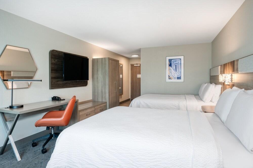 Holiday Inn Express Hotel & Suites Greenwood by IHG photo 19