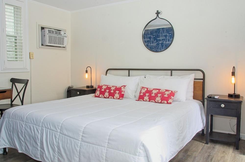 Vineyard Harbor Motel - Private Beach photo 15
