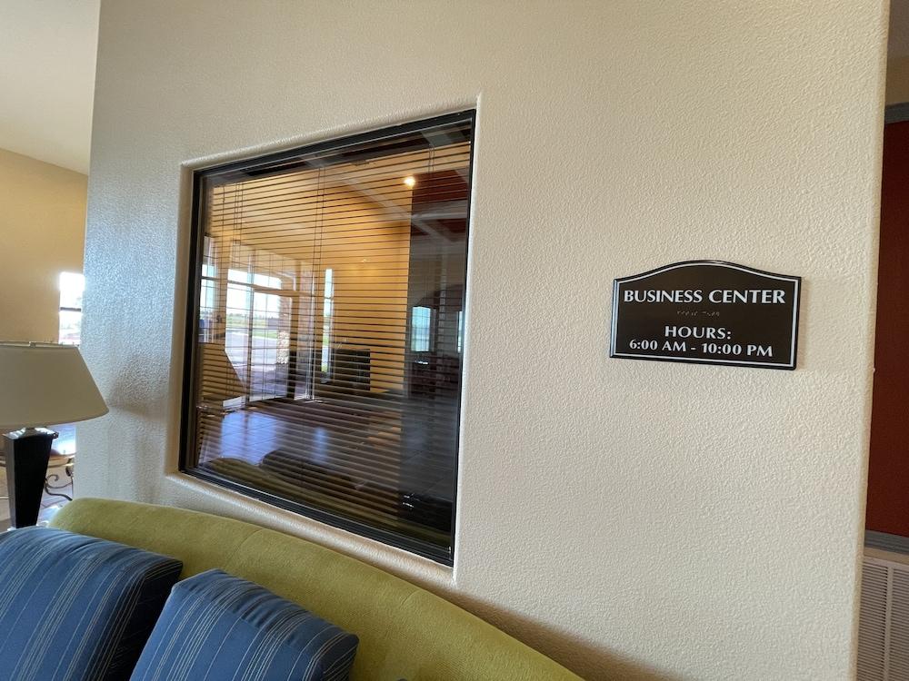 Sunbridge Inn and Suites photo 37