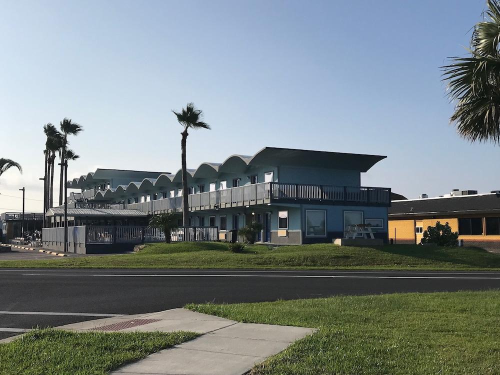 Blue Wave Inn photo 2
