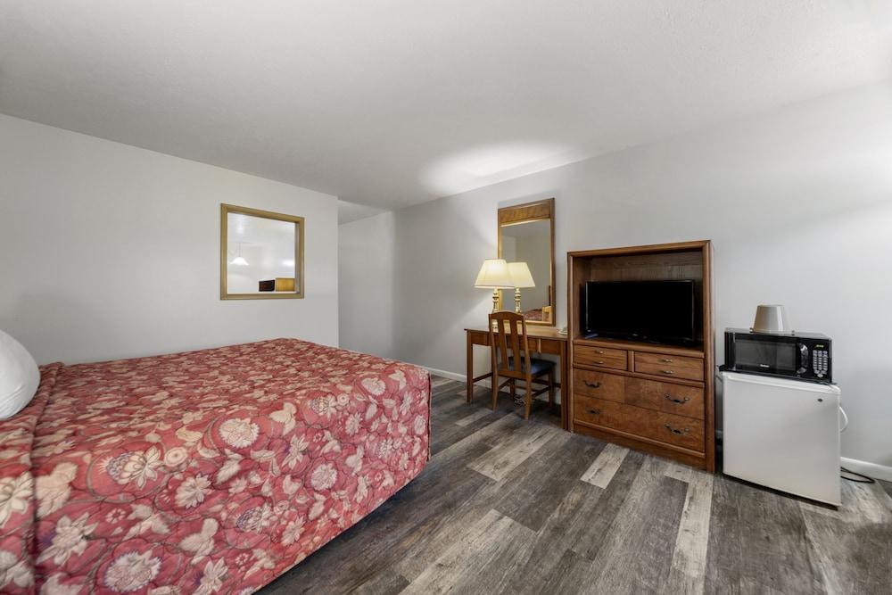 Executive Inn Cass City photo 25