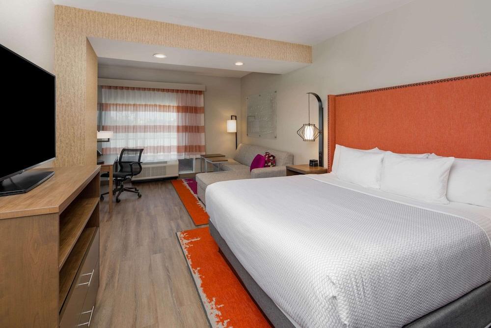 La Quinta Inn & Suites by Wyndham Perry photo 3