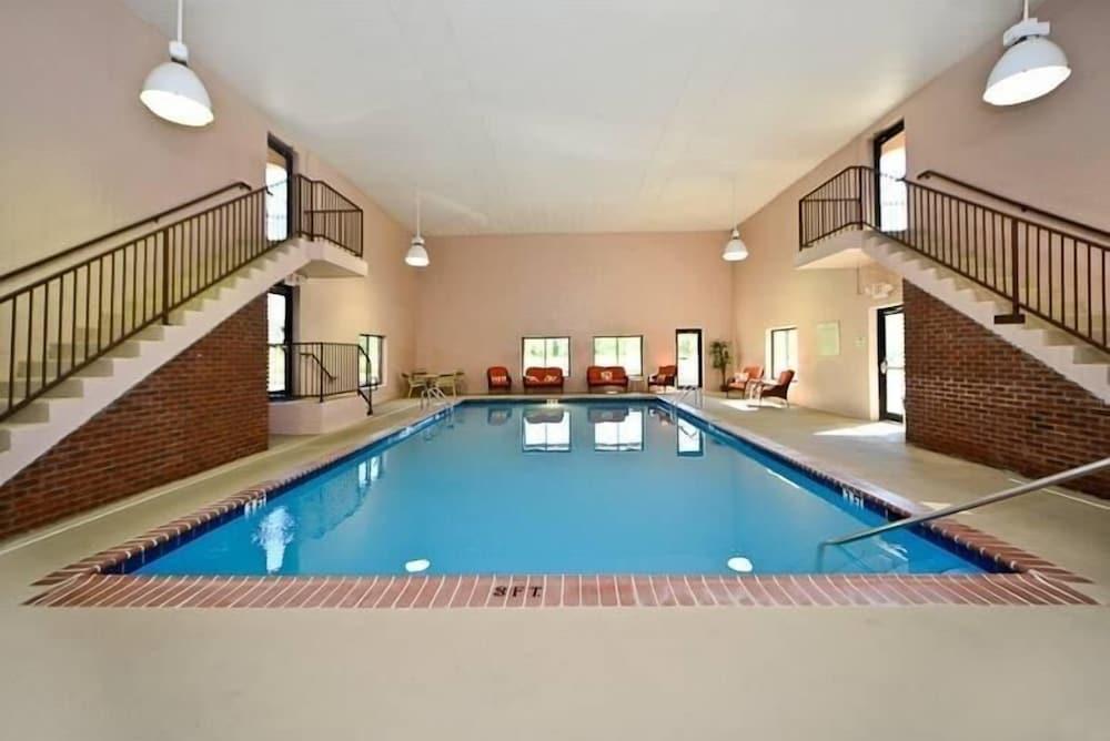 Manchester Heritage Inn And Suites photo 21
