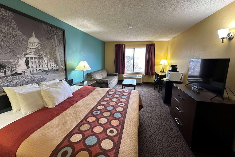 Super 8 by Wyndham Appleton photo 20