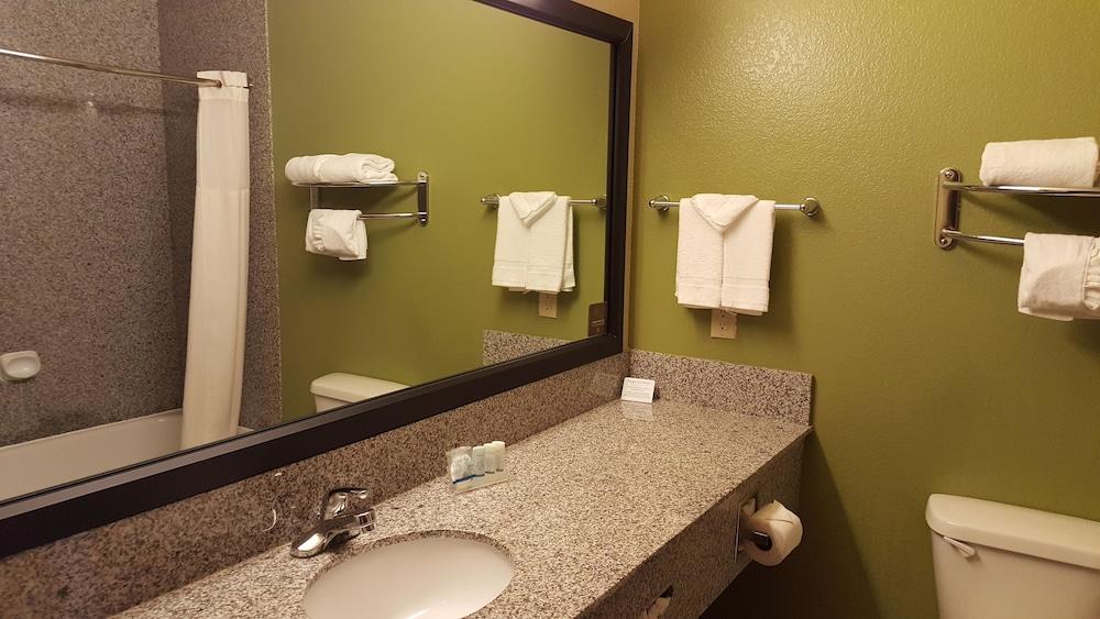 Sleep Inn & Suites Shamrock photo 29