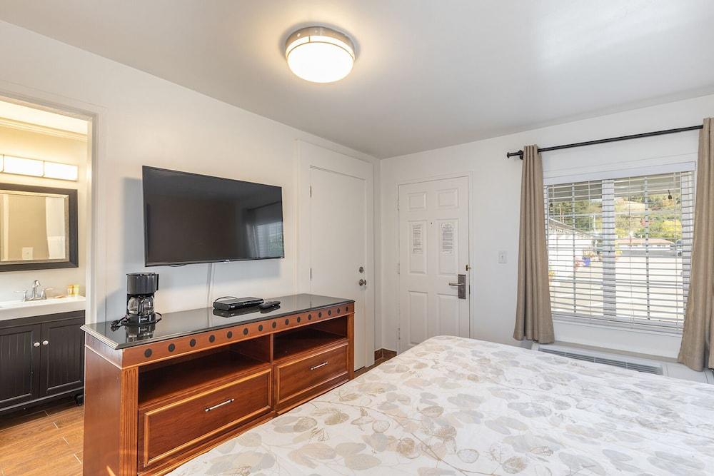 Vineyard Valley Inn photo 8