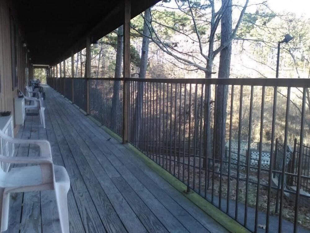 The Razorback Lodge photo 37
