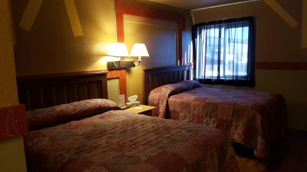 Earth Inn Motel photo 18