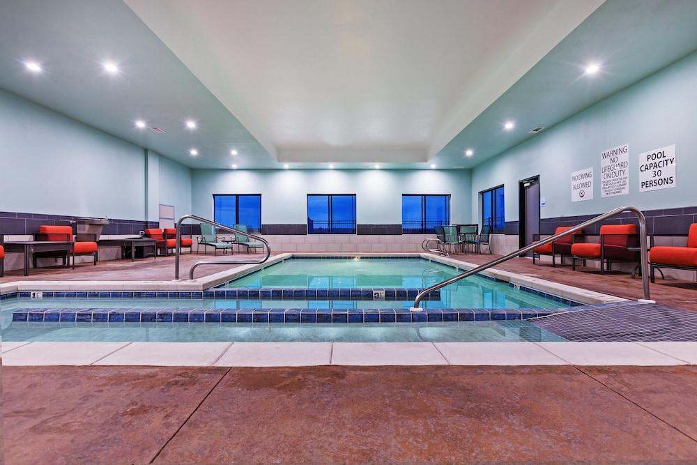 Holiday Inn Express & Suites Perryton by IHG photo 31