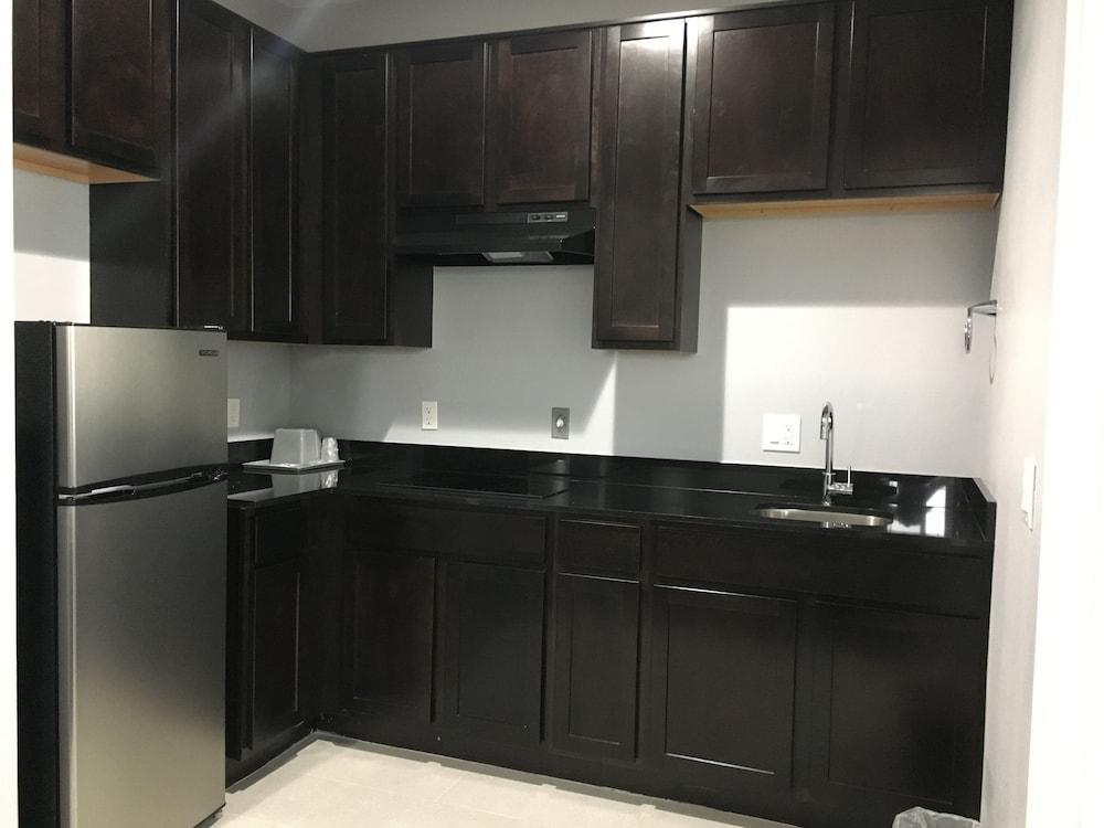 Platinum Inn and Suites photo 13