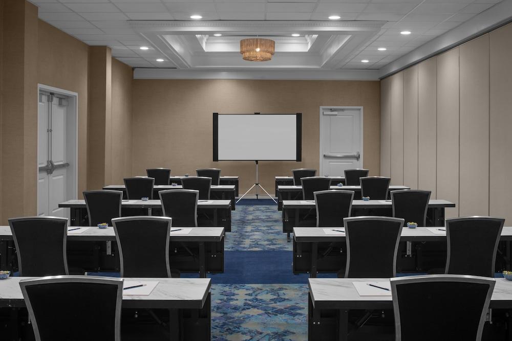 Hotel Indigo Mount Pleasant by IHG photo 81