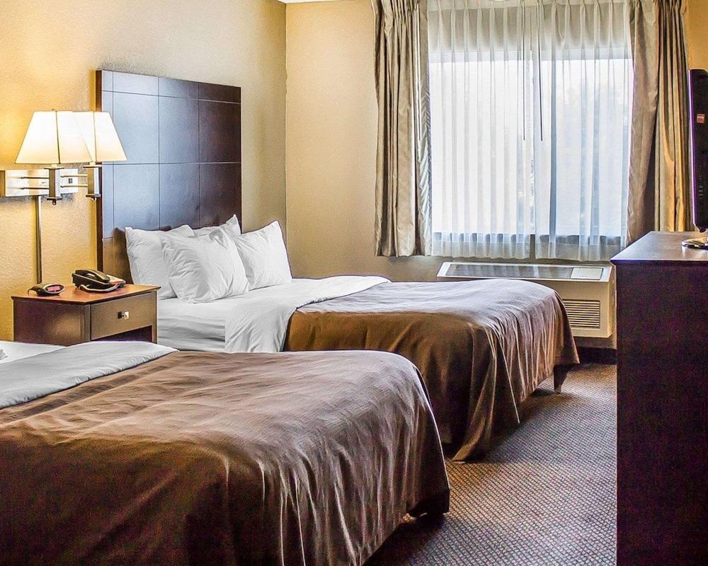 Quality Inn & Suites Sturgeon Bay photo 20