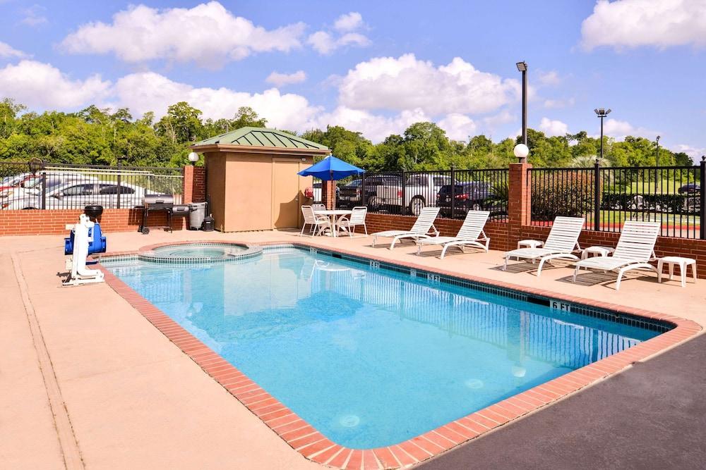 Quality Inn & Suites Beaumont photo 33