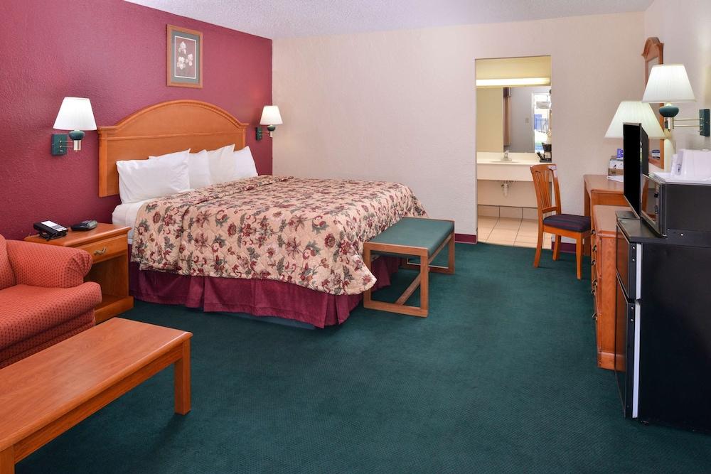 Americas Best Value Inn Lubbock E photo 28