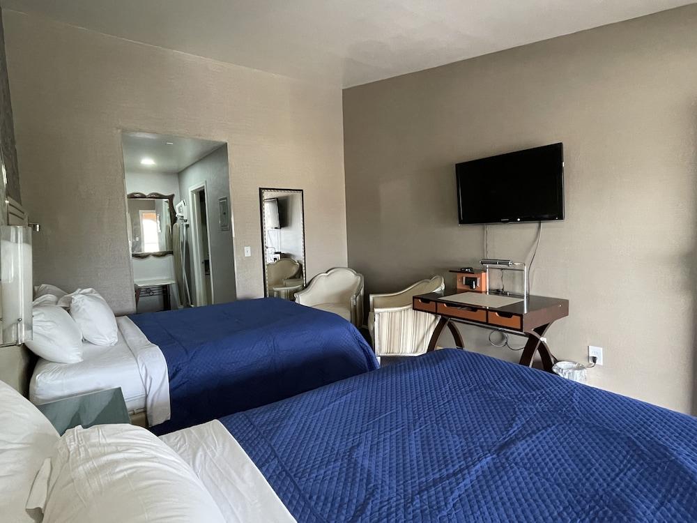 Crown Motel photo 7