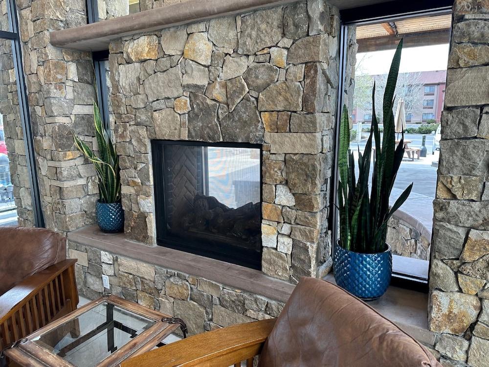 Red Feather Lodge photo 11