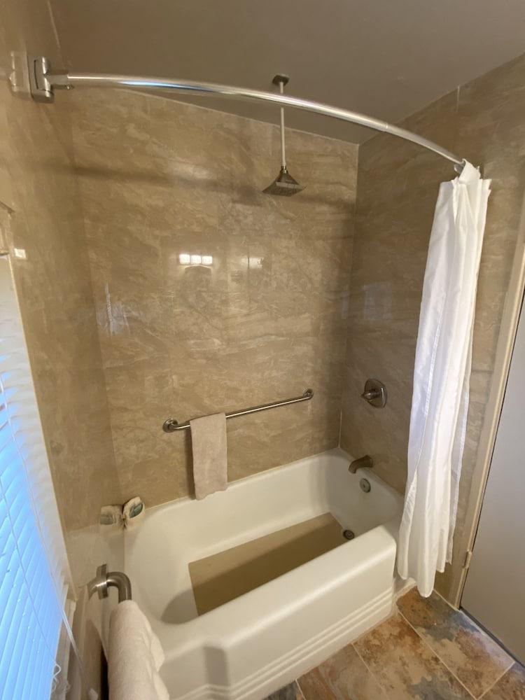 Rainbow Inn & Cottages photo 15