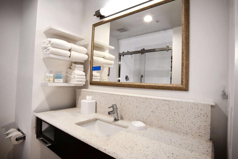 Hampton Inn & Suites Baltimore/Aberdeen photo 21