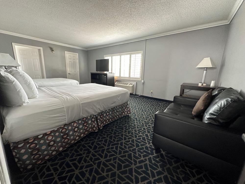 Dusk Hotel photo 26