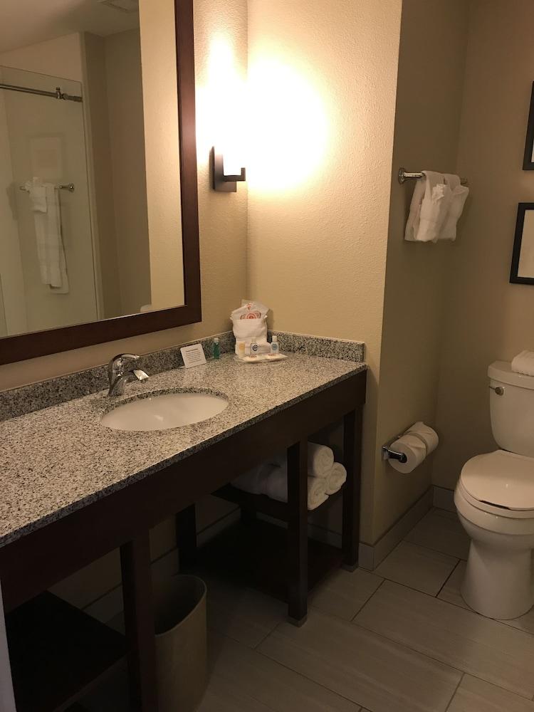 Comfort Suites Dodge City photo 27