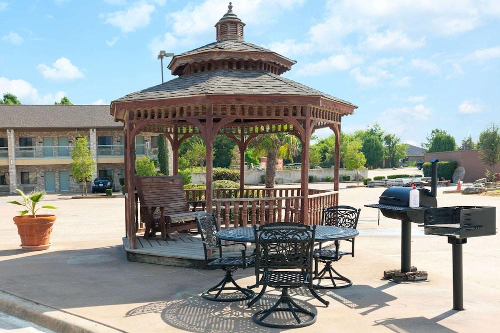 Super 8 by Wyndham Fairfield Tx photo 26