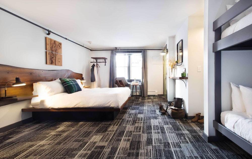 Main and Mountain Bar & Motel photo 20