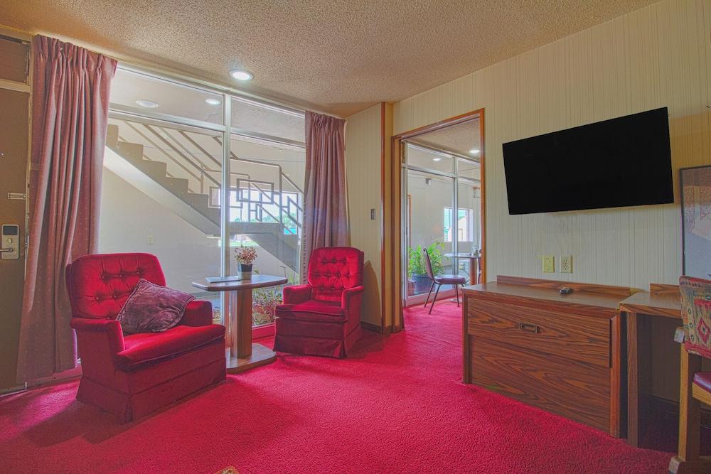 HomeTown Inn by OYO - Liberal, KS photo 39