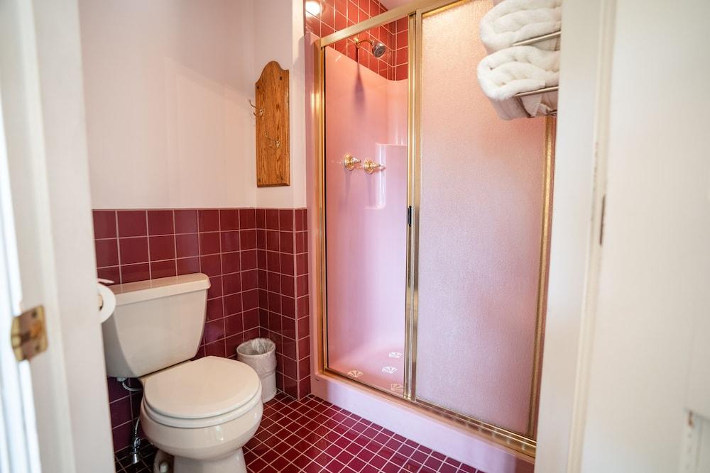 Homeport Inn and Tavern photo 68