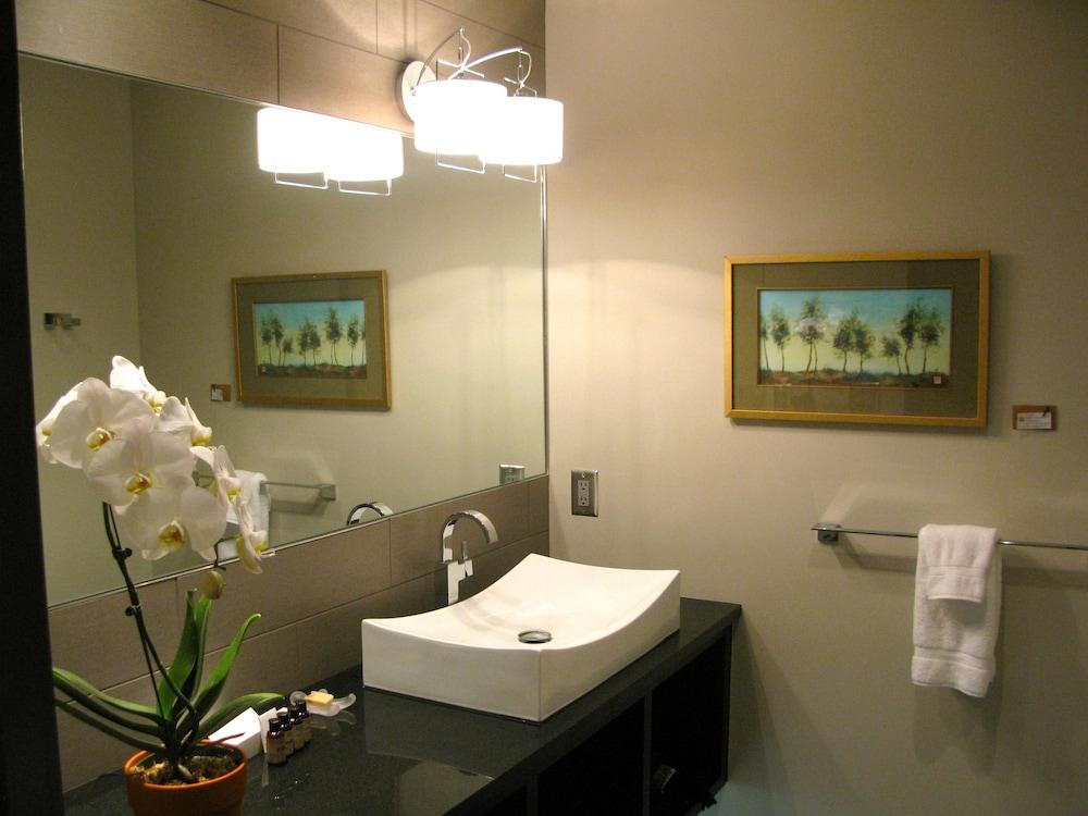 Suites at 118 photo 4