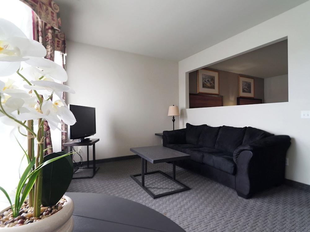 BayVue Hotel, Resort and Suites photo 53