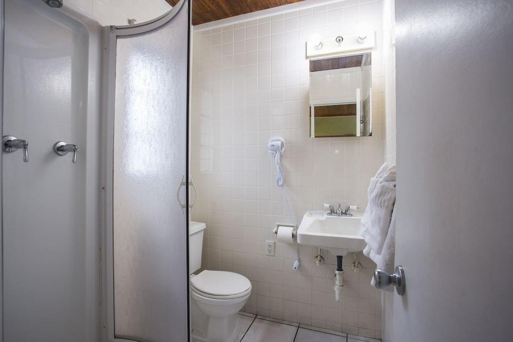 Island Breeze Inn photo 23