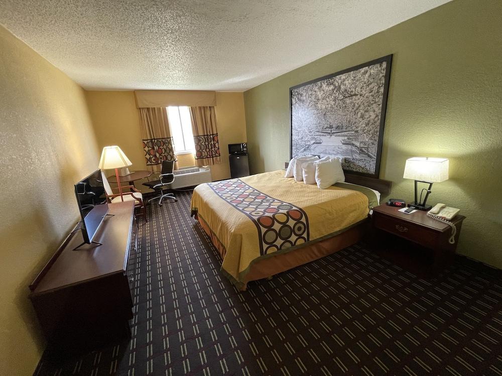 Super 8 by Wyndham Hancock MD photo 4
