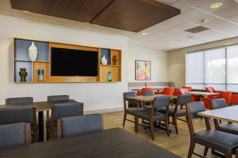 Holiday Inn Express Burlington by IHG photo 58
