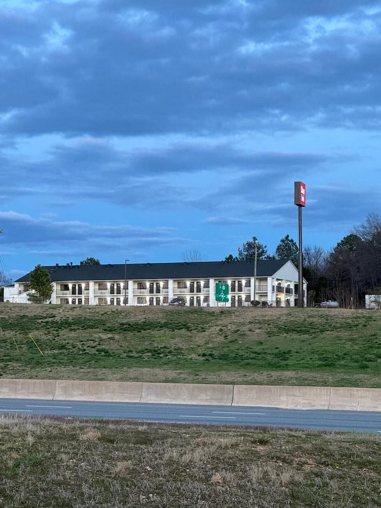 Super 8 by Wyndham Kannapolis photo 9