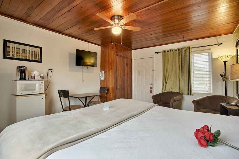 Island Breeze Inn photo 31
