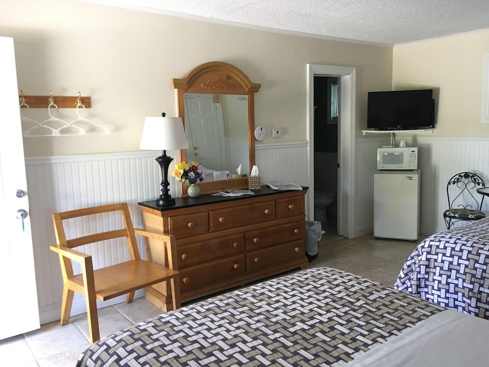 Westhampton Seabreeze Motel photo 8