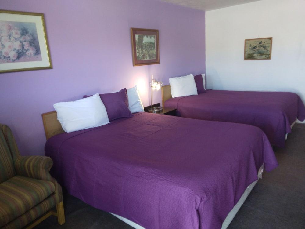 Capri Motel photo 34