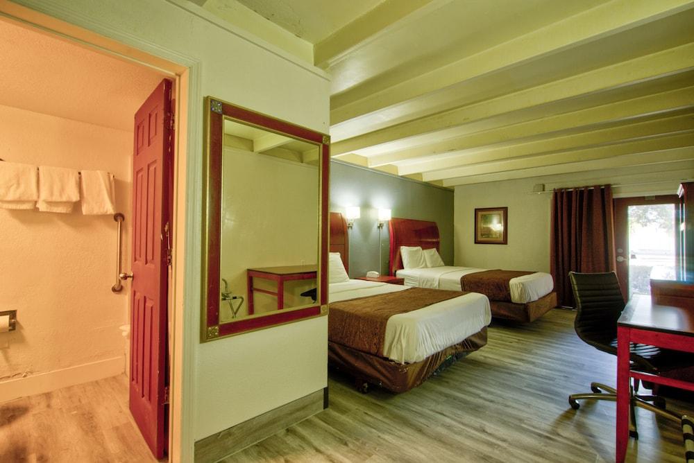 Clearwater Hotel photo 21