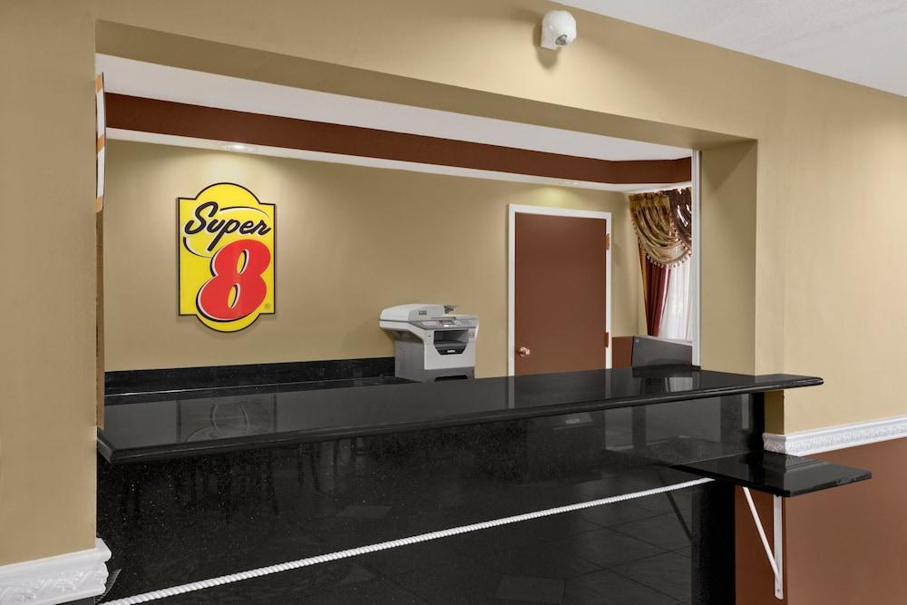 Super 8 by Wyndham Fort Myers photo 11