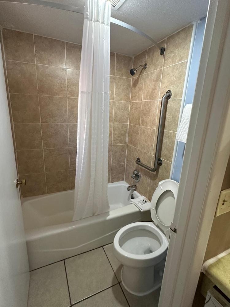 Americas Best Value Inn Franklin photo 6
