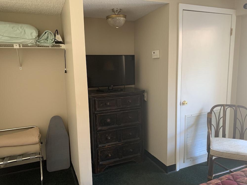 Oak Square Rentals photo 26