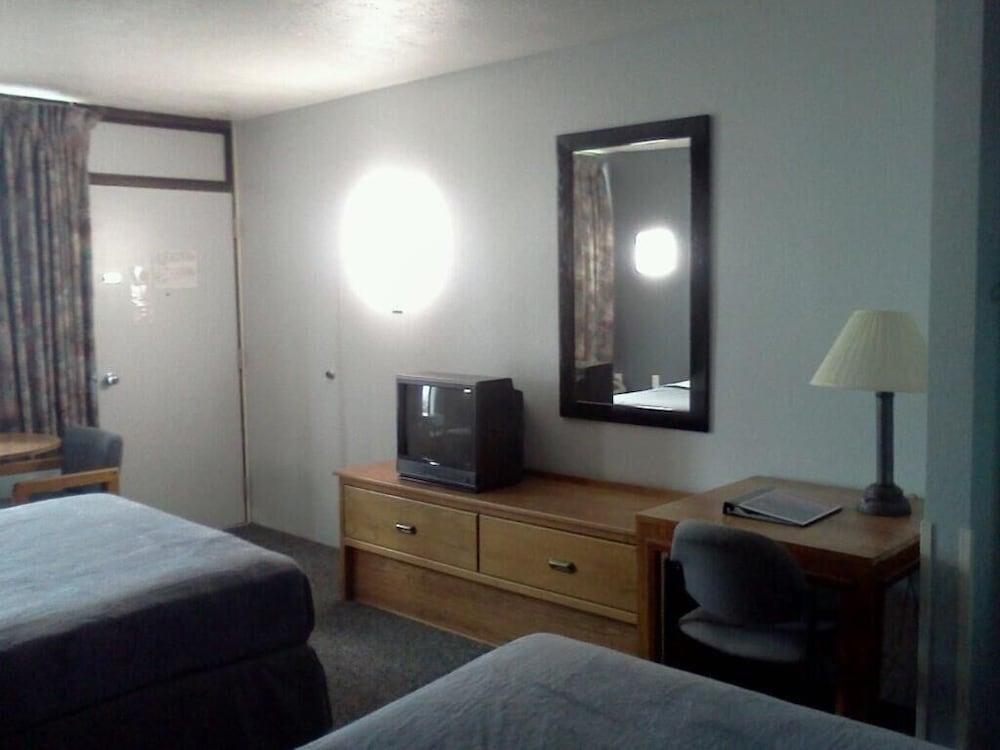 Quails Nest Inn and Suites photo 37