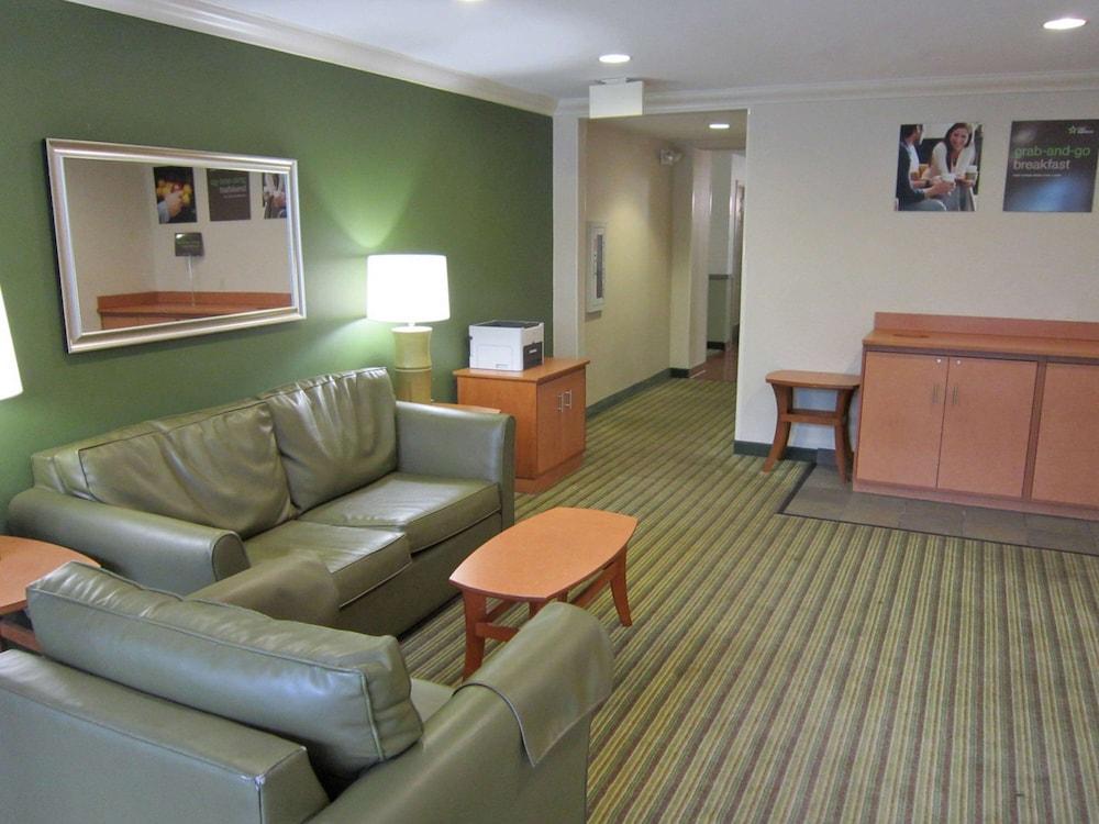 Extended Stay America Suites Ft Lauderdale Cyp Crk NW 6th Wy photo 2